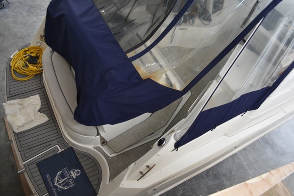 Photo of the 2018 Rinker 320 EX