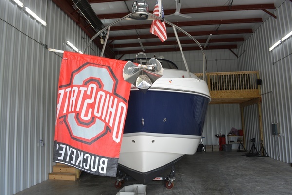 Photo of the 2018 Rinker 320 EX