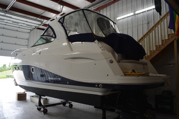 Photo of the 2018 Rinker 320 EX