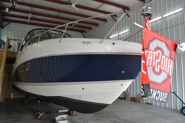 Photo of the 2018 Rinker 320 EX