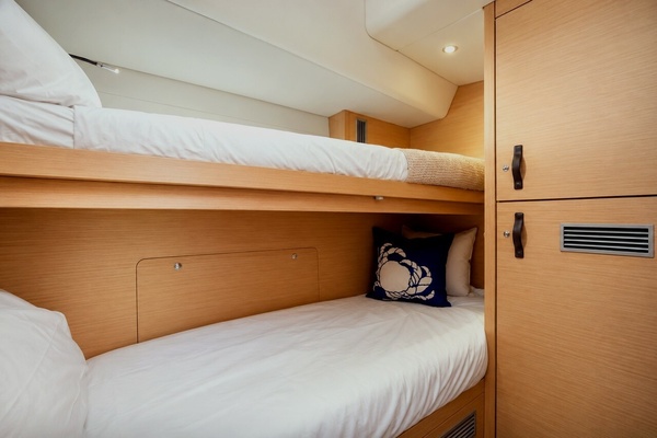 Hindsight 64ft Jeanneau Yacht For Sale
