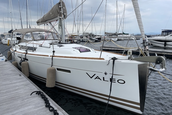 VALEO 40ft Jeanneau Yacht For Sale