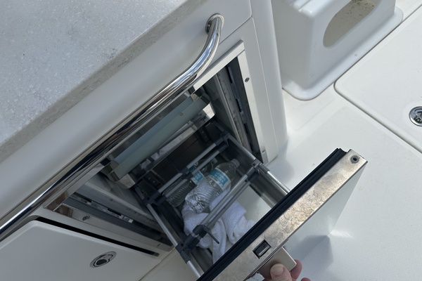 27ft Boston Whaler Yacht For Sale