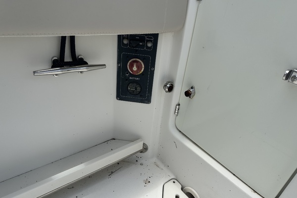 27ft Boston Whaler Yacht For Sale