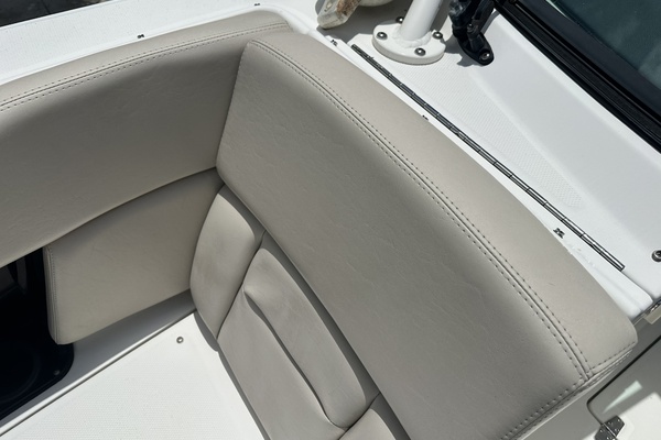27ft Boston Whaler Yacht For Sale