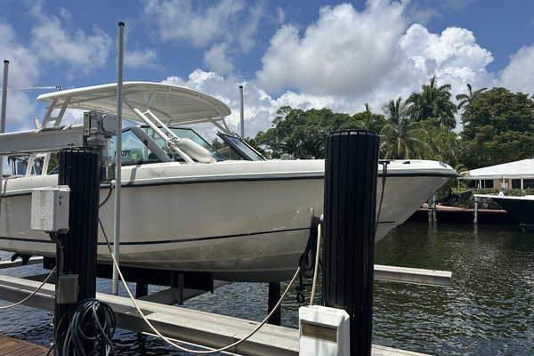27ft Boston Whaler Yacht For Sale