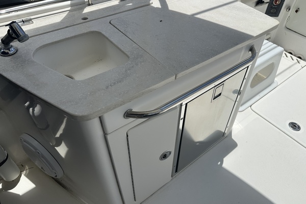 27ft Boston Whaler Yacht For Sale