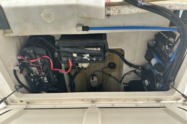 27ft Boston Whaler Yacht For Sale