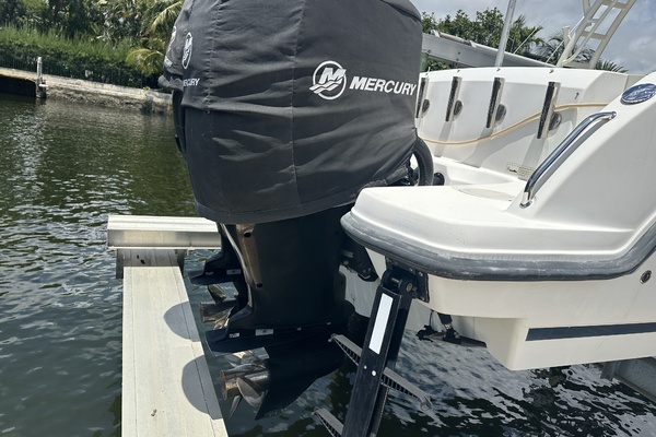 27ft Boston Whaler Yacht For Sale