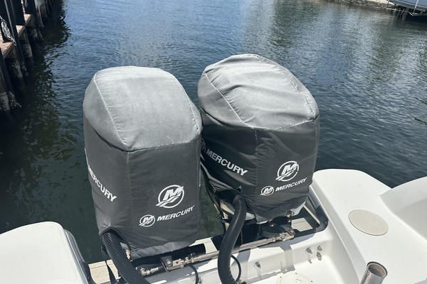 27ft Boston Whaler Yacht For Sale