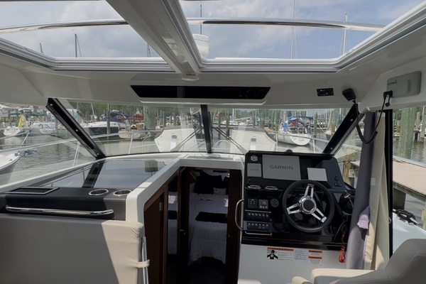 Jeanneau NC1095 Yacht For Sale