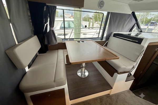Jeanneau NC1095 Yacht For Sale