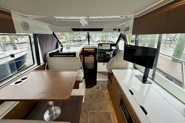 Jeanneau NC1095 Yacht For Sale