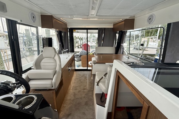 Jeanneau NC1095 Yacht For Sale