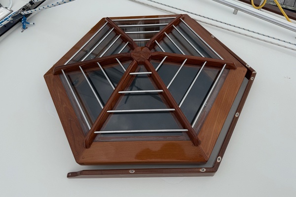 Beautiful Main Salon Hatch