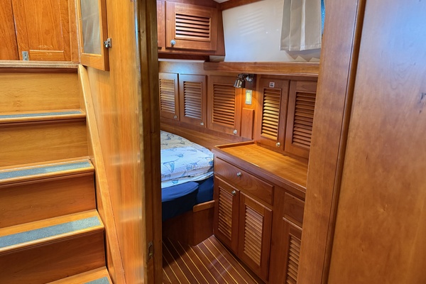 Aft Port Cabin