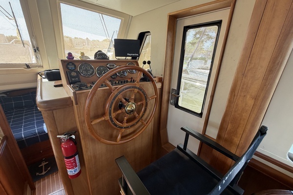 Mainship 34 Trawler Yacht For Sale