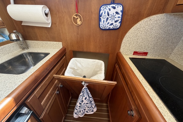 FIDELITY 34ft Mainship Yacht For Sale
