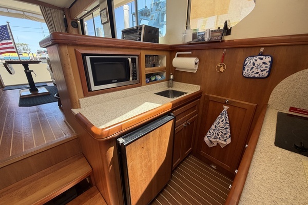 Mainship 34 Trawler Yacht For Sale
