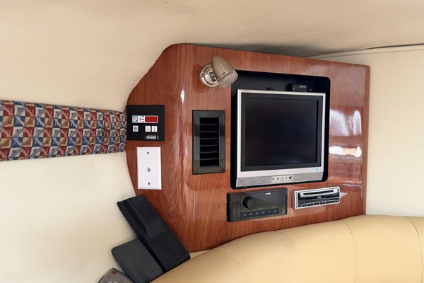 PURA VIDA 29ft Monterey Yacht For Sale