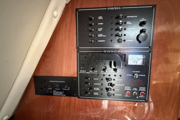 PURA VIDA 29ft Monterey Yacht For Sale