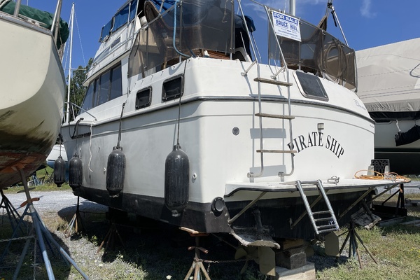 PIRATE SHIP 34ft Carver Yacht For Sale