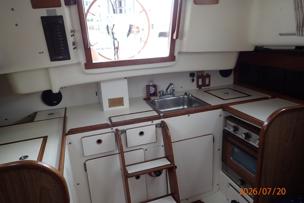 Lucky Dog 35ft Pearson Yacht For Sale