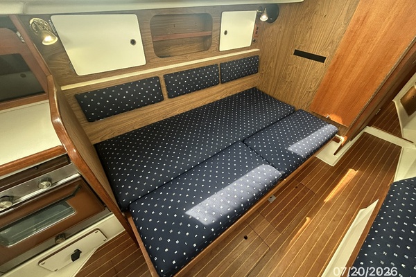 Lucky Dog 35ft Pearson Yacht For Sale