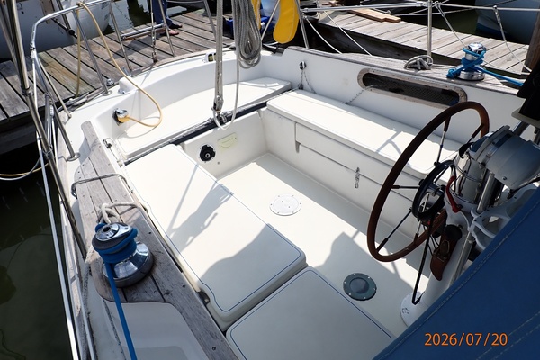 Lucky Dog 35ft Pearson Yacht For Sale