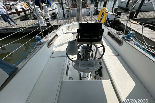 Lucky Dog 35ft Pearson Yacht For Sale