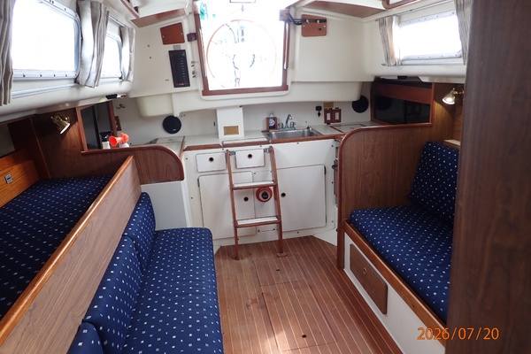 Lucky Dog 35ft Pearson Yacht For Sale