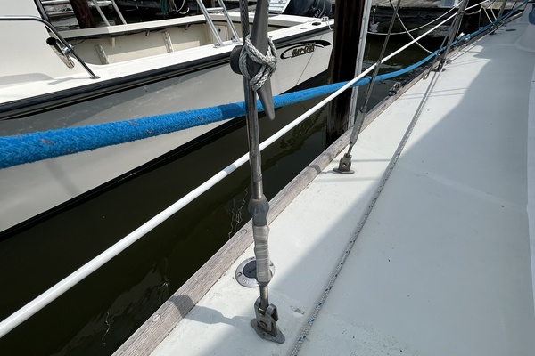 Lucky Dog 35ft Pearson Yacht For Sale