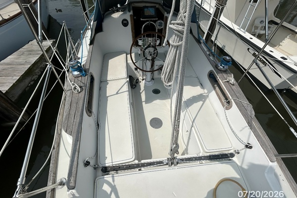 Lucky Dog 35ft Pearson Yacht For Sale
