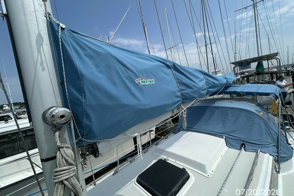 Lucky Dog 35ft Pearson Yacht For Sale
