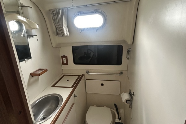 Lucky Dog 35ft Pearson Yacht For Sale