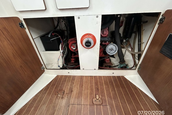 Lucky Dog 35ft Pearson Yacht For Sale