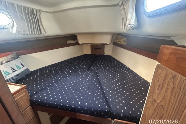 Lucky Dog 35ft Pearson Yacht For Sale