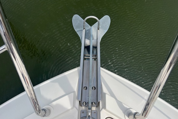 2019 Carver 37