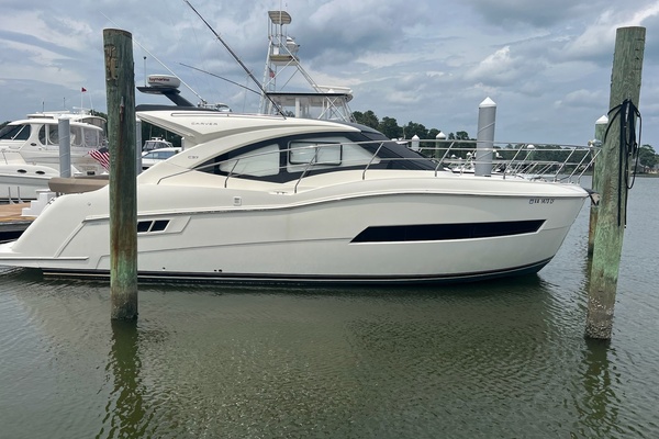 37ft Carver Yacht For Sale