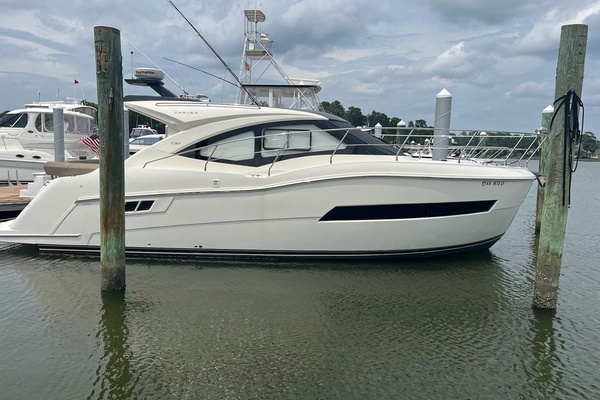 2019 Carver 37