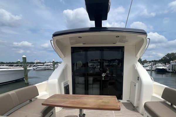 2019 Carver 37
