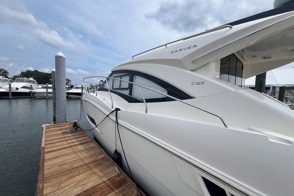 2019 Carver 37