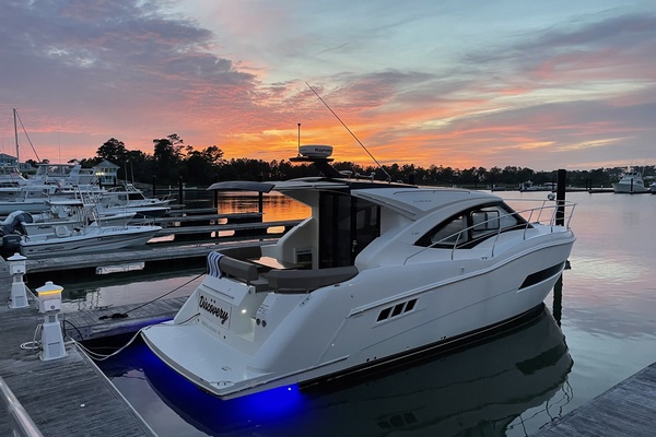 37ft Carver Yacht For Sale