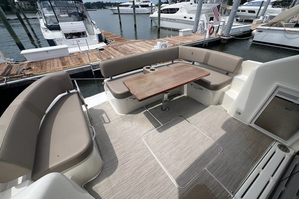 2019 Carver 37