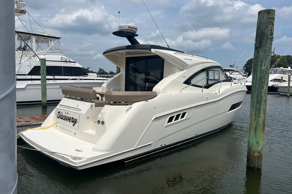 2019 Carver 37