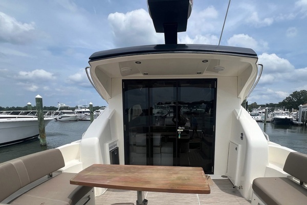 2019 Carver 37