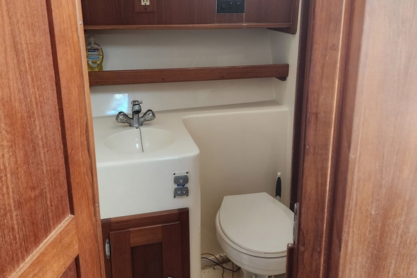 Pangloss 32ft Albemarle Yacht For Sale