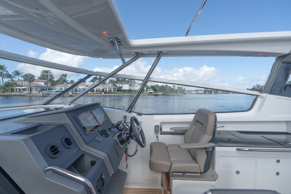 OYEOYE 40ft Nimbus Yacht For Sale