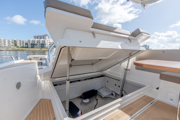 OYEOYE 40ft Nimbus Yacht For Sale