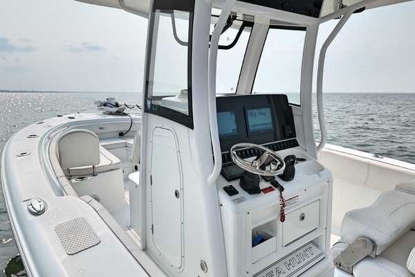 2020 Sea Hunt 30